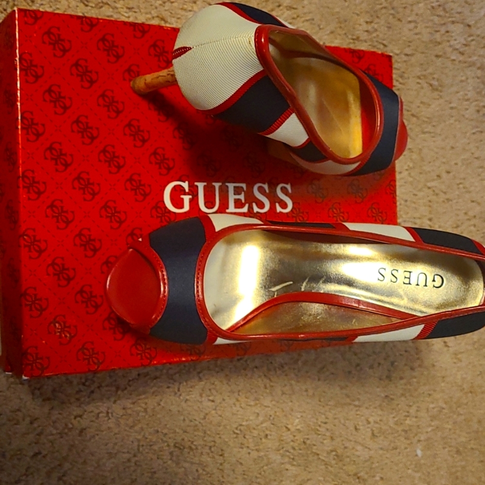 Guess high heels pump